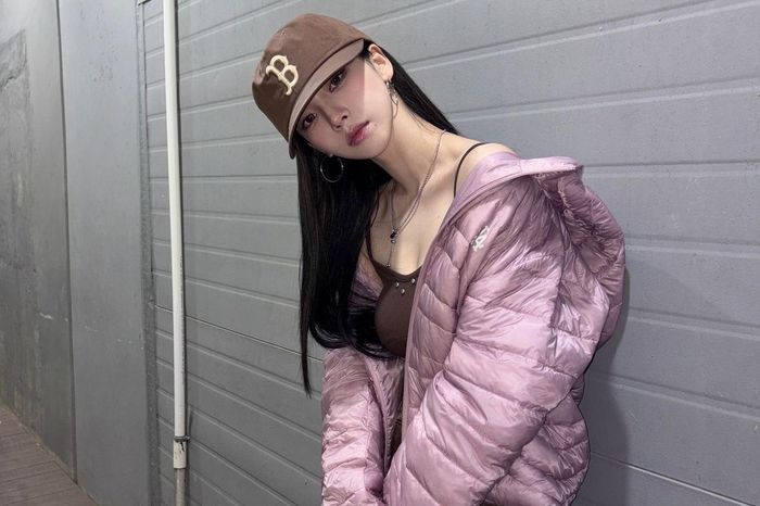 Ca sĩ Karina của Aespa diện chiếc áo màu cá tính. Ảnh: katarinabluu/Instagram.