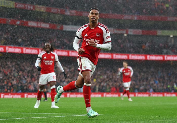 Arsenal chứng tỏ bản lĩnh của đội đương kim vô địch.