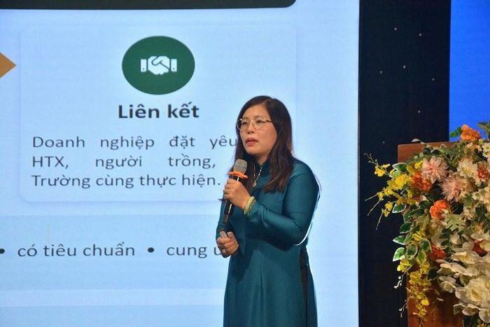 Đại biểu trình bày tham luận tại diễn đàn