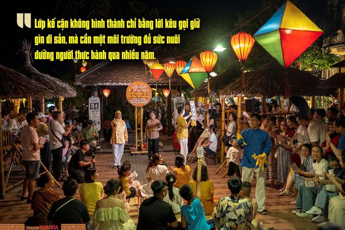 Trình diễn bài chòi phục vụ du khách tại phố cổ Hội An
