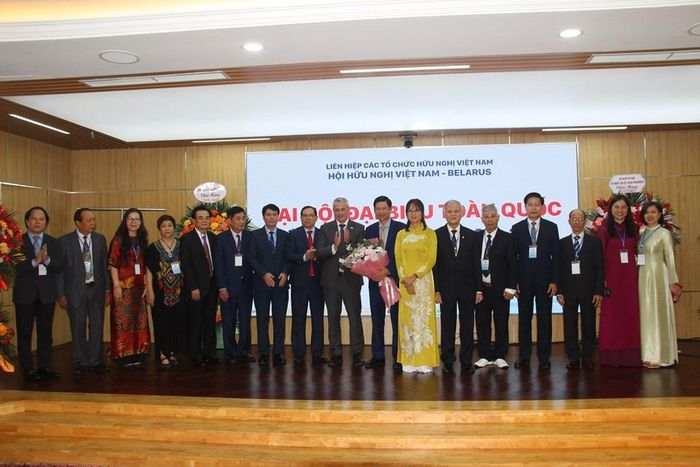 Ban Chấp hành khóa V ra mắt tại Đại hội