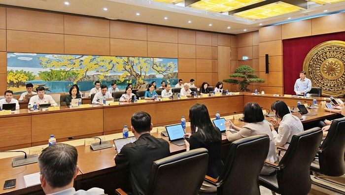 Toàn cảnh phiên thảo luận tại tổ 7