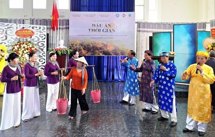 CLB biểu diễn phục vụ lễ khai mạc triển lãm ảnh nghệ thuật ngày 20.10