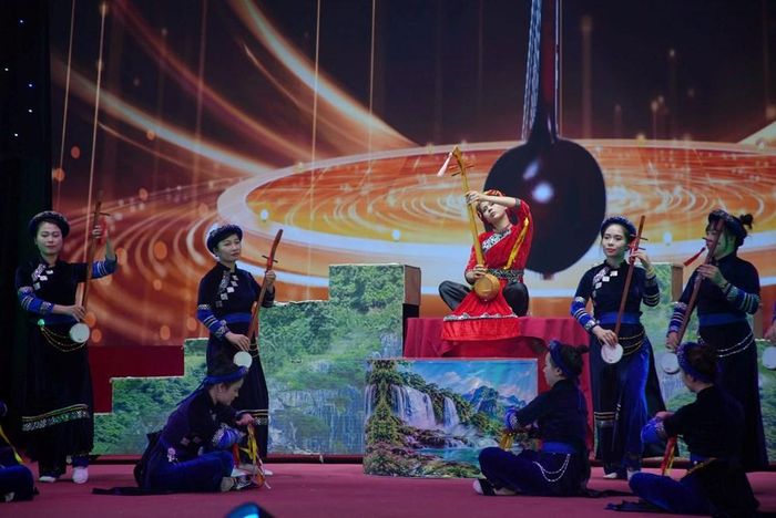 Các tiết mục tham gia Liên hoan mang theo những sắc màu văn hóa, niềm tự hào và tình cảm của Nhân dân các địa phương