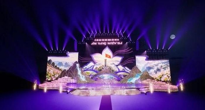 Sân khấu "Âm vang miền đá" tại Lễ hội Hoa Tam giác mạch 2026