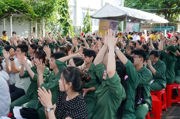 Các bạn trẻ hào hứng tham gia chương trình