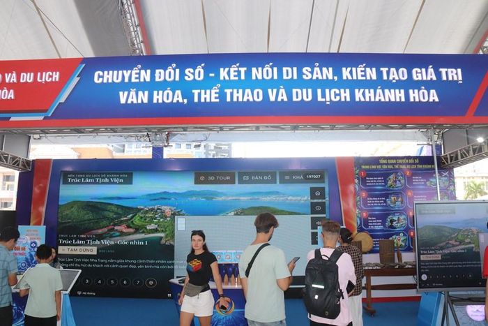 Người dân, du khách tìm hiểu không gian chuyển đổi số - Kết nối di sản, kiến tạo giá trị văn hóa, thể thao và du lịch Khánh Hòa