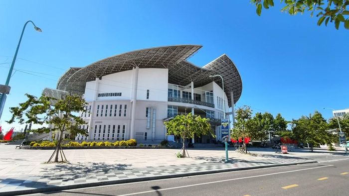 Nhà hát Triển lãm và Văn hóa nghệ thuật tỉnh Lâm Đồng nơi diễn ra "Cuộc thi Độc tấu và Hòa tấu nhạc cụ dân tộc toàn quốc - 2026"