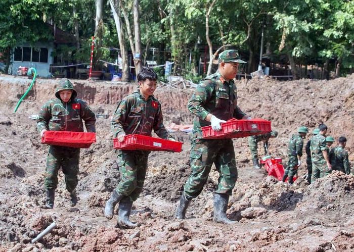 Ngày 24.10, các lực lượng đã phát hiện, quy tập được thêm 10 bộ hài cốt liệt sĩ; nâng tổng số hài cốt liệt sĩ quy tập trong đợt 2 lên 101 bộ hài cốt liệt sĩ đơn