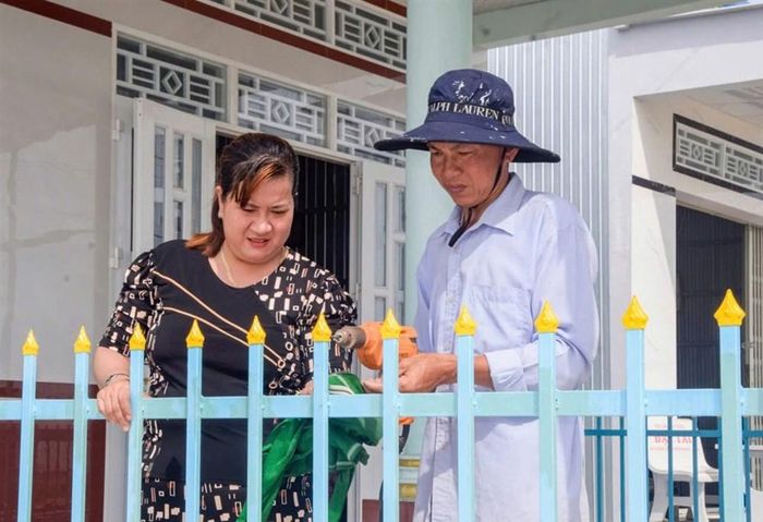 Người dân được bố trí tái định cư tại xã Đá Bạc, tỉnh Cà Mau để xây dựng nhà ổn định cuộc sống. Ảnh: Trúc Đào