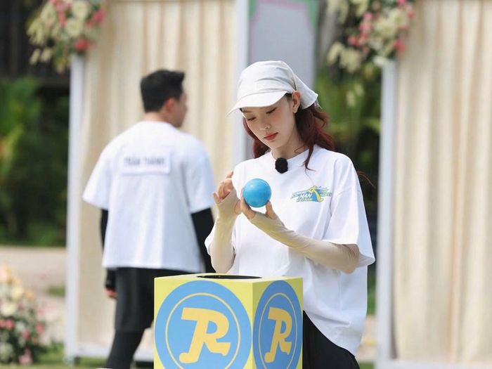 Trấn Thành liên minh với Minh Hằng mà không hề hay biết cô là phe phản diện. Ảnh: NSX