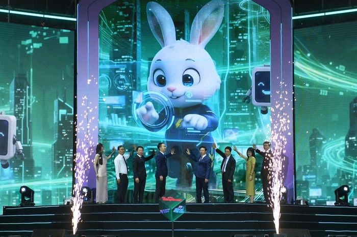 Các đại biểu thực hiện nghi thức kích hoạt Sóng Festival 2026