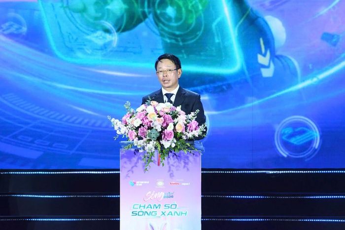 Nhà báo Phùng Công Sưởng, Tổng Biên tập Báo Tiền Phong, Đồng Trưởng Ban Tổ chức phát biểu tại buổi lễ