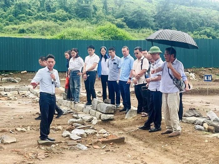 Trong 2 năm 2025-2026, Trung tâm Bảo tồn Di sản Thành Nhà Hồ và Viện Khảo cổ đã tiến hành khai quật trên diện tích 9.909m², gồm 94 hố thuộc khu vực nền 4 và nền 5 - những vị trí trọng yếu trong tổng thể kiến trúc Đàn tế Nam Giao