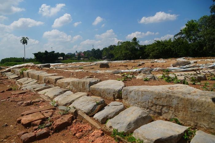 Công tác khảo cổ giúp phát hiện hàng nghìn hiện vật giá trị, góp phần khẳng định tính toàn vẹn của di sản và tái hiện bức tranh về đời sống chính trị, tâm linh, kỹ thuật và văn hóa kinh đô xưa