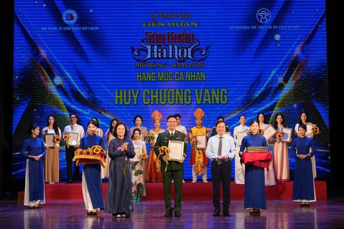 Nhiều tác phẩm và cá nhân xuất sắc được trao giải tại Lễ bế mạc Liên hoan Sân khấu Hà Nội mở rộng 2026