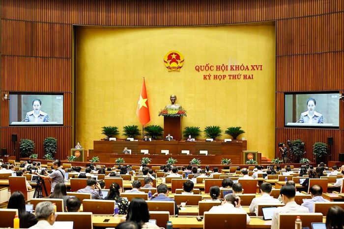 Bộ trưởng Bộ Văn hóa, Thể thao và Du lịch Lâm Thị Phương Thanh, thừa ủy quyền của Thủ tướng Chính phủ trình bày Tờ trình về dự án Luật Phát triển công nghiệp văn hóa