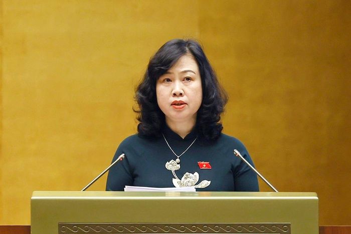 Bộ trưởng Bộ Y tế Đào Hồng Lan, thừa ủy quyền của Thủ tướng Chính phủ trình bày Tờ trình về dự án Luật An toàn thực phẩm (sửa đổi)