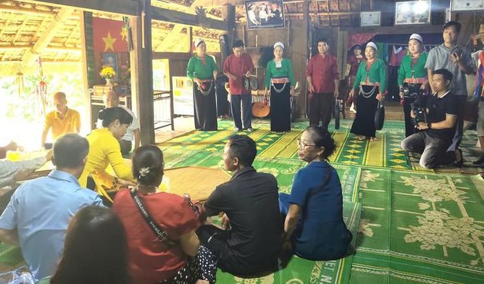 Các nghệ nhân biểu diễn trong phiên livestream