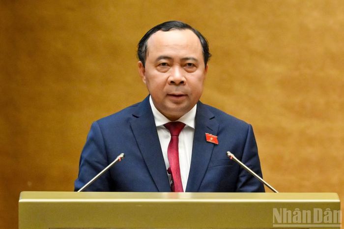 Bộ trưởng Khoa học và Công nghệ Vũ Hải Quân trình bày tờ trình dự án Luật. (Ảnh: THỦY NGUYÊN)