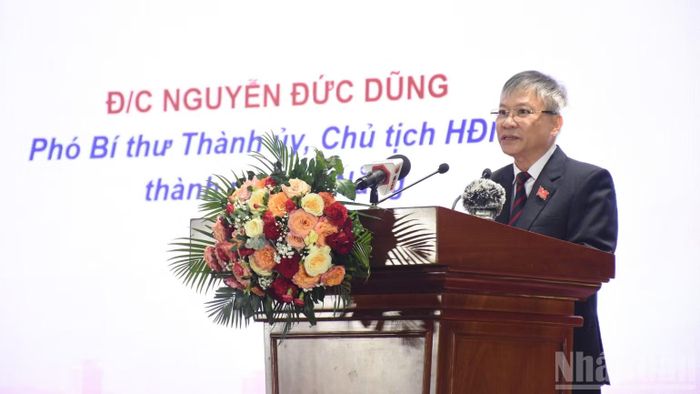 Phó Bí thư Thành ủy, Chủ tịch Hội đồng nhân dân thành phố Đà Nẵng Nguyễn Đức Dũng phát biểu tại diễn đàn. (Ảnh: ANH ĐÀO)