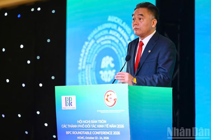 Đồng chí Nguyễn Lộc Hà, Phó Chủ tịch Thường trực Ủy ban nhân dân Thành phố Hồ Chí Minh phát biểu tại hội nghị Bàn tròn các thành phố Đối tác Kinh tế (BPC) lần thứ 35 năm 2026. (Ảnh: TRỌNG ANH)