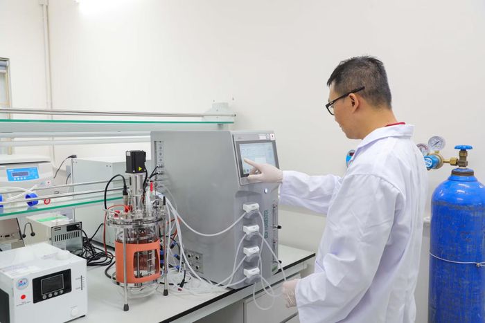  Hoạt động nghiên cứu tại phòng thí nghiệm Trường đại học Việt Nhật, Đại học Quốc gia Hà Nội. ﻿ (Ảnh: DIỆP NGỌC) 