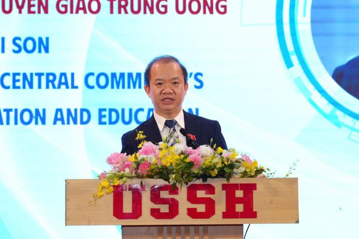 Phó Trưởng Ban Tuyên giáo Trung ương, Bùi Hoài Sơn chia sẻ kỳ vọng với nhà trường (Ảnh: USSH)