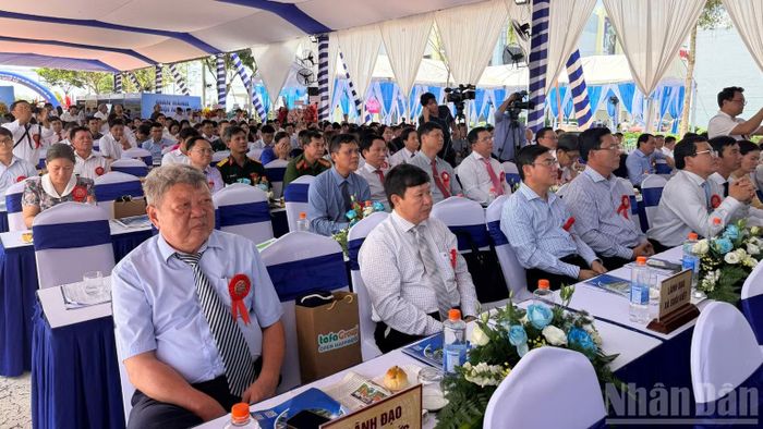 Nhiều lãnh đạo, sở, ban, ngành và các nhà đầu tư tham dự hội nghị. (Ảnh: THANH HẢI)