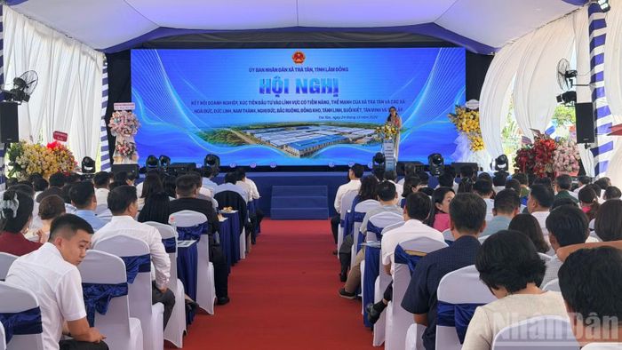 Nhiều lãnh đạo, sở, ban, ngành và các nhà đầu tư tham dự hội nghị. (Ảnh: THANH HẢI)
