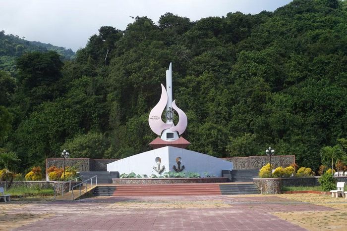Di tích bến tàu không số Vũng Rô.