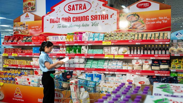 "Ngôi nhà chung SATRA" giới thiệu đa dạng các sản phẩm và mẫu mã là nhãn hàng riêng của các đơn vị thành viên. (Ảnh: SATRA)