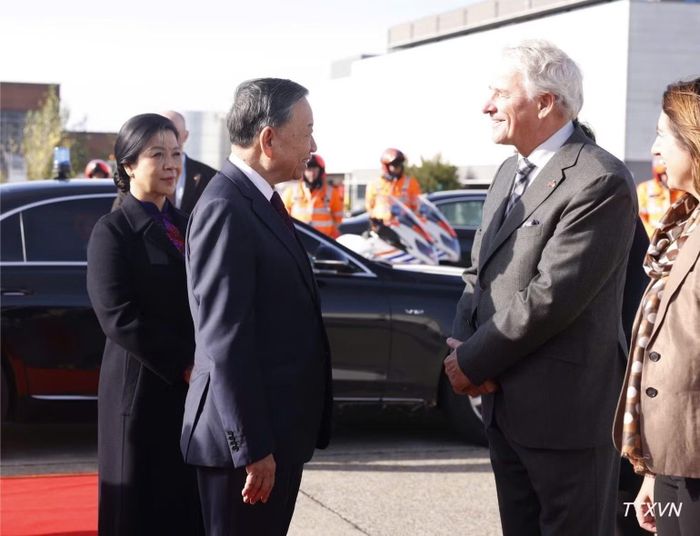Tổng Bí thư, Chủ tịch nước Tô Lâm và Phu nhân rời Brussels, kết thúc tốt đẹp chuyến thăm chính thức EU và Vương quốc Bỉ. (Ảnh: TTXVN)