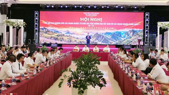 Hội nghị kết nối giao thương giữa các doanh nghiệp và tổ chức xúc tiến thương mại Việt Nam với các doanh nghiệp Trung Quốc. (Ảnh: KHÁNH TOÀN)