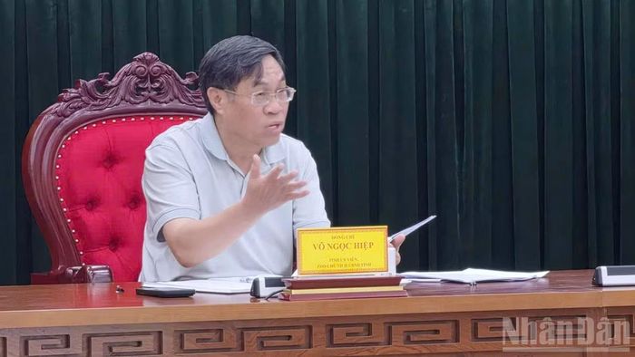 Phó Chủ tịch Ủy ban nhân dân tỉnh Lâm Đồng Võ Ngọc Hiệp gợi ý nội dung trọng tâm các đơn vị cần báo cáo, thảo luận tại buổi làm việc.