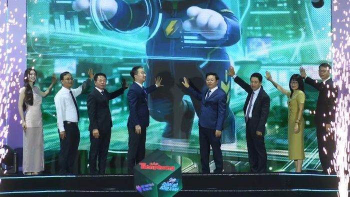 Điểm nhấn của Lễ khai mạc Ngày Thanh toán số Việt Nam 2026 là nghi thức kích hoạt Sóng Festival 2026. (Ảnh: Việt Phong)