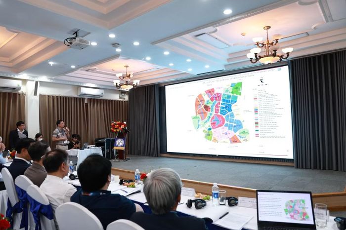 Các chuyên gia đã tập trung đề xuất những giải pháp có tính khả thi đối với Hòa Lạc, từ tổ chức không gian, kết nối hạ tầng, phát triển dịch vụ, xây dựng môi trường sống và học tập hấp dẫn, đến kiến tạo hệ sinh thái nghiên cứu, công nghệ và khởi nghiệp.