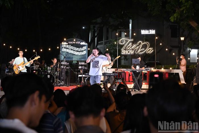 Ca khúc "Việt Nam" khuấy động sân khấu "Tán Đa".