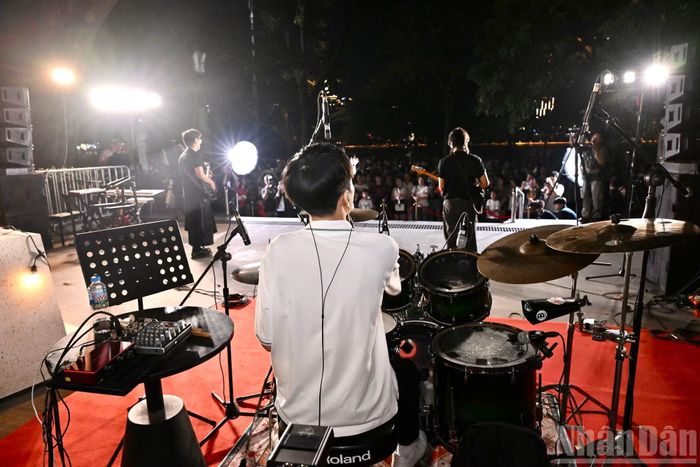  Đêm diễn thứ 3 của chuỗi chương trình "Tán Đa" gồm những ca khúc không chỉ ngợi ca vẻ đẹp mà còn cùng nhau khám phá thế giới nội tâm phong phú, cá tính và sự độc lập của một nửa thế giới, cũng như mang đến những chia sẻ nội tâm từ trái tim những người phụ nữ. 