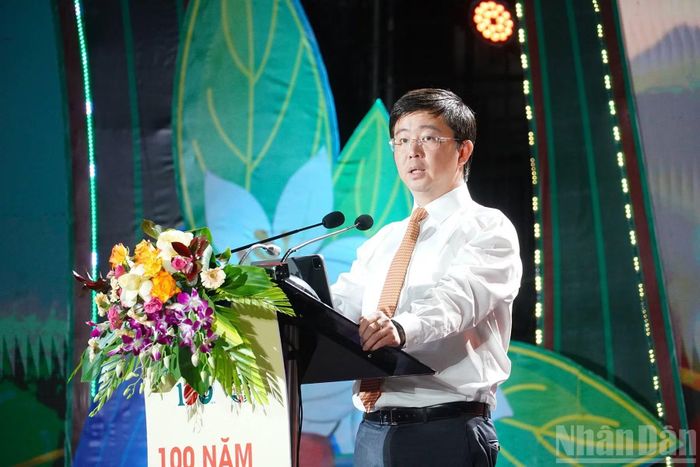 Chủ tịch Ủy ban nhân dân tỉnh Quảng Trị Bùi Hoàng Phương phát biểu khai mạc chuỗi hoạt động kỷ niệm 100 năm cà-phê Khe Sanh. (Ảnh: HIẾU MINH)