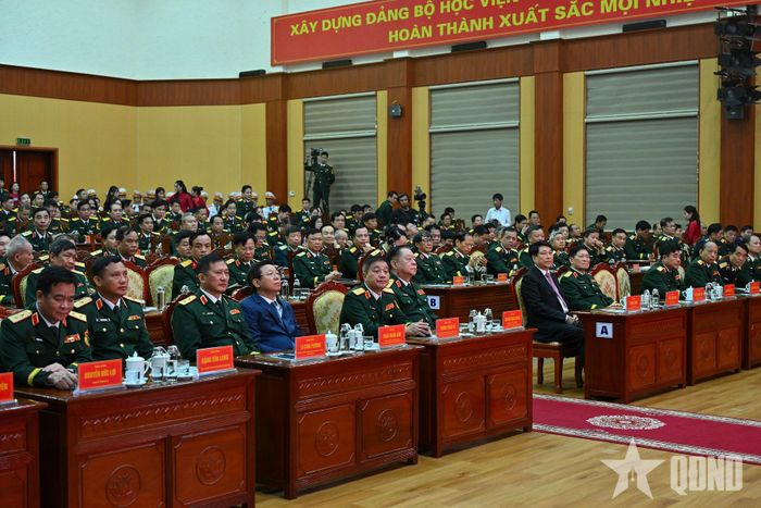  Các đại biểu dự chương trình.