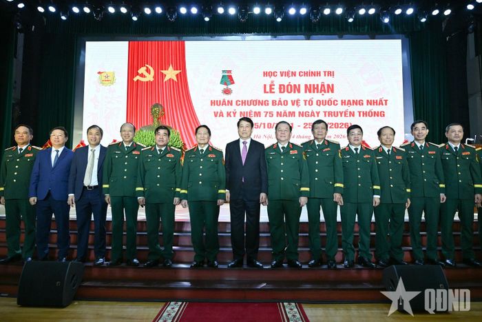 Các đại biểu chụp ảnh chung. 
