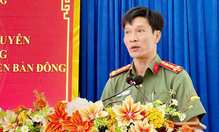 Đại tá Trần Minh Nguyên phát biểu chỉ đạo tại buổi làm việc.