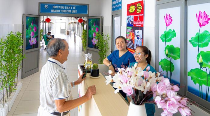 Đến với Bệnh viện Y học cổ truyền Đà Nẵng, người bệnh lấy làm hài lòng với thái độ phục vụ, chăm sóc ân cần, tận tâm.