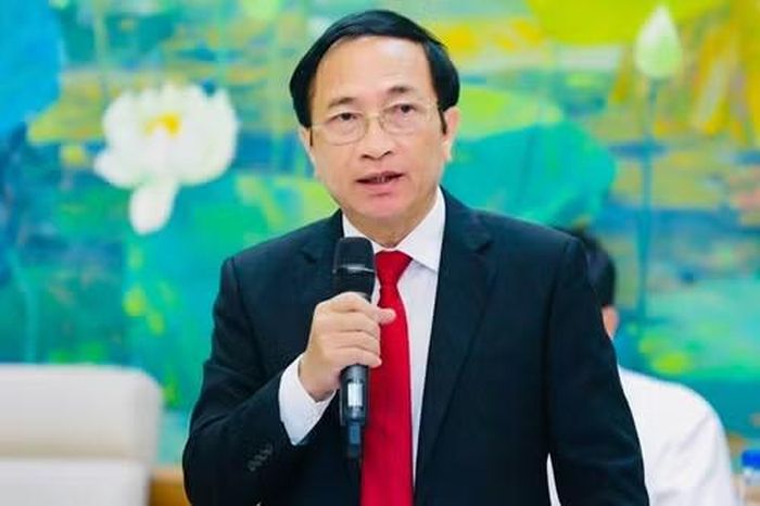 "Sau cùng, chất lượng sinh viên tốt nghiệp mới là thước đo quan trọng nhất để kiểm chứng khoản đầu tư lương 'trăm triệu' của nhà trường", TS Hoàng Ngọc Vinh nhận định.
