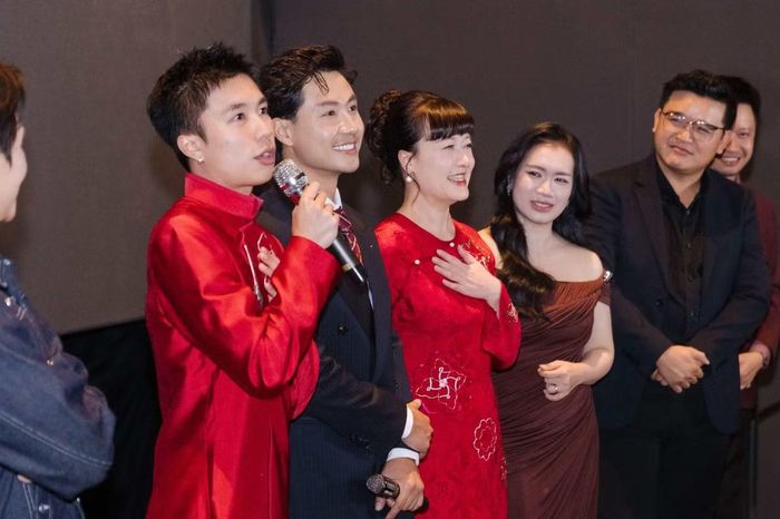 Long Vũ khiến mẹ "đứng hình" vì dám "khui" bí mật của cả gia đình trước khán giả.