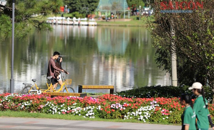  Khung cảnh bình yên phố núi Đà Lạt. Ảnh: ĐOÀN KIÊN 