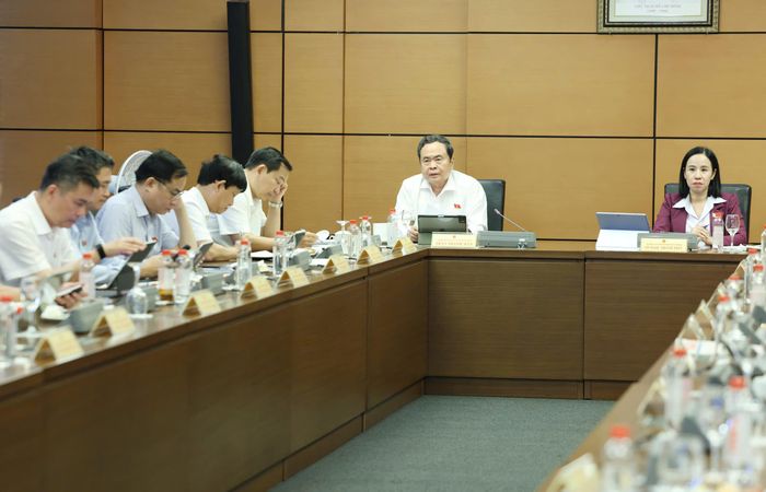  Phiên thảo luận tại tổ đại biểu Quốc hội TPHCM. Ảnh: QUANG PHÚC 