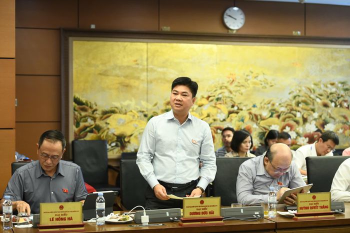  Đại biểu Dương Đức Hải (Hà Nội), Cục trưởng Cục Cảnh sát phòng cháy, chữa cháy và cứu nạn, cứu hộ (Bộ Công an), phát biểu tại phiên thảo luận. Ảnh: VĂN TUYẾN 