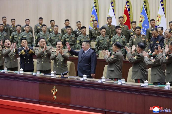 Nhà lãnh đạo Triều Tiên Kim Jong-un tại hội nghị các chỉ huy đại đội quân đội diễn ra trong hai ngày 22 và 23-10 ở thủ đô Bình Nhưỡng. Ảnh: KCNA
